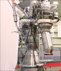 ７５トン級宇宙ロケット用の液体燃料ロケットエンジン。