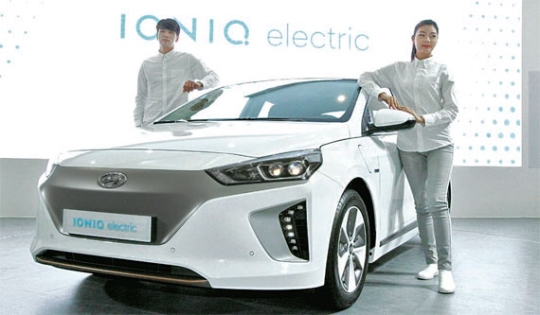 ＩＯＮＩＱエレクトリック＝現代車が済州電気自動車エキスポを通じて世界で初めて公開した。