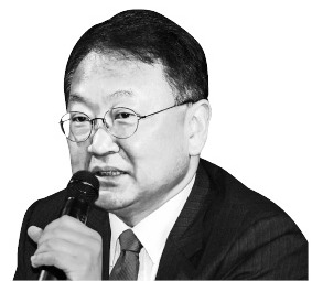 柳一鎬（ユ・イルホ）副首相兼企画財政部長官