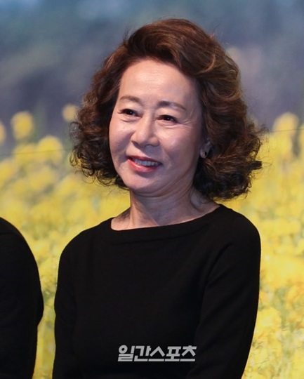 １９日、ソウル江南区新寺洞ＣＧＶ狎鴎亭で行われた映画『ケチュン御婆』の制作報告会に登場した女優のユン・ヨジョン。