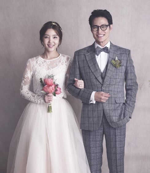 女優シン ダウン デザイナーのイム ソンビンが結婚 良い家庭を築いていきます Joongang Ilbo 中央日報