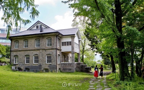 １９２０年代に建てられたウ・イルソン（ウィルソン）宣教師の社宅。