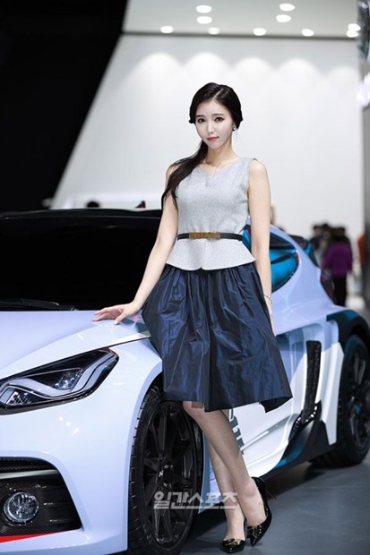 ７日、釜山ＢＥＸＣＯで開催されている釜山国際モーターショーで、現代自動車のコンパニオンとして登場したキム・ボラ。