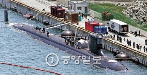 １３日午前、米国海軍の原子力潜水艦「ミシシッピ」が韓国海軍作戦司令部釜山基地に入港している。