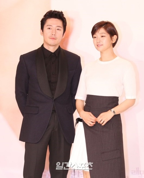 １４日、ソウル永登浦区で行われたＫＢＳ第２テレビの月火ドラマ『ビューティフルマインド』制作発表会に登場した俳優のチャン・ヒョク（左）と女優のパク・ソダム。