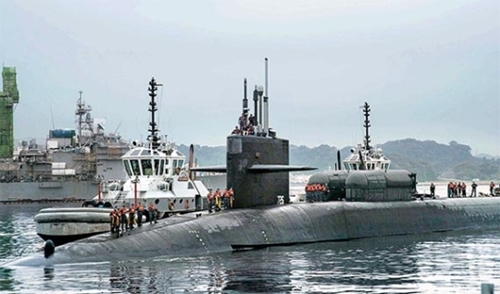 先月３０日、米海軍第７艦隊所属の原子力潜水艦「オハイオ」が日本の神奈川県横須賀基地に停泊している。（写真＝米国海軍）