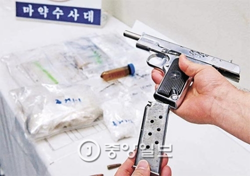 写真 拳銃から麻薬まで韓国に搬入した日本の組織暴力団 Joongang Ilbo 中央日報