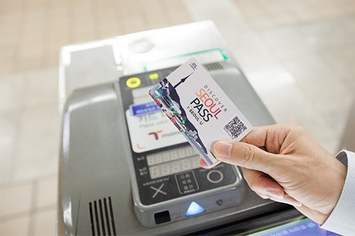 入場無料サービスは２４時間限定ですが、プリペイド式交通カード「Ｔ－ｍｏｎｅｙカード」の機能は渡韓時にいつでも使用可能。
