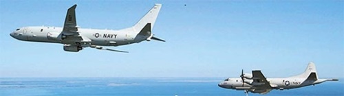 米国は２００９年、Ｐ－８ポセイドン海上哨戒機を開発し、Ｐ－３Ｃオライオンと入れ替えた。ポセイドン（左）がオライオンとメリーランド州パタクセントリバー海軍航空基地上空を飛行している。（写真＝米海軍ホームページ）