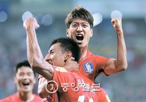 ｗ杯サッカー 韓国 中国に３ ２ 最終予選で初勝利 Joongang Ilbo 中央日報