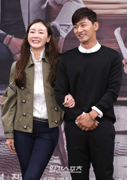女優チェ・ジウ（左）と俳優チュ・ジンモ（右）