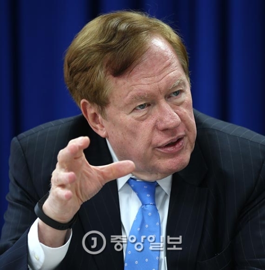 米国務省のロバート・キング北朝鮮人権担当特使が１３日、北朝鮮の人権侵害について説明している。