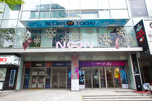 また、ソウル随一の観光地・明洞の複合ショッピング施設「ＮＯＯＮ　ＳＱＵＡＲＥ（ヌーンスクエア）」では、２９日１２～１８時までハロウィンフリーマーケットが行なわれます。ソウルも週末から当日にかけて、ハロウィンムードに包まれそうですね！