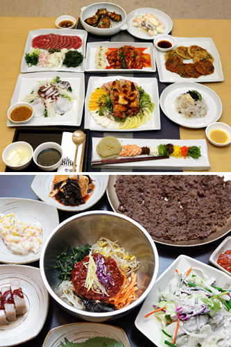  三つ星に選定された「ソウル新羅（シーラ）ホテル」の韓国レストラン「羅宴（ラヨン）」のほかにも、韓定食店「韓一館（ハニルグァン）」（写真上）や韓国料理店「駅前会館（ヨッチョンフェグァン）」（写真下）など、約１４０店のレストランが収録された「ミシュランガイド・ソウル２０１７」。これからのお店選びに活かしてみては？