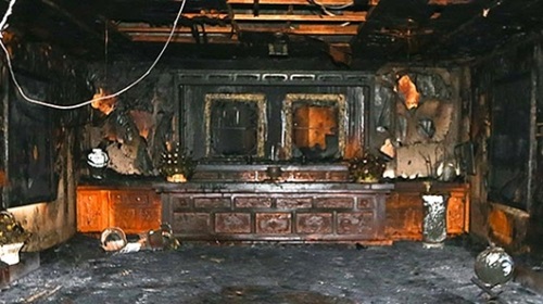 １日午後３時１５分ごろ、慶尚北道亀尾の朴正熙（パク・ジョンヒ）元大統領の生家で火災が発生し、追慕館が全焼した。