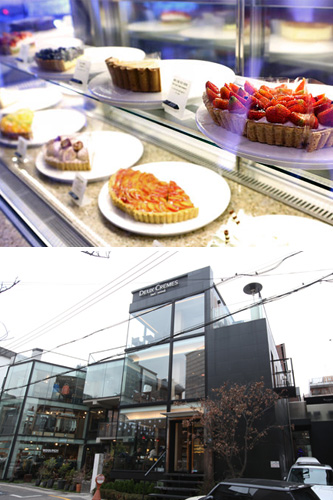 タルト専門店「ＤＥＵＸ　ＣＲＥＭＥＳ」には新鮮な果物を使用したタルトが約２０種類並びます。チョン・ジヒョン、チソンなど芸能人もよく利用するとのこと。