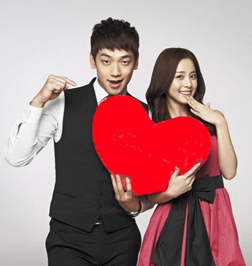 写真＝歌手ＲＡＩＮと女優キム・テヒ。