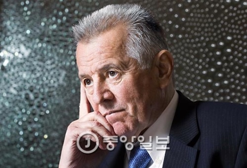 シュミット委員は「リオデジャネイロ五輪で韓国のフェンシング選手（パク・サンヨン）がハンガリー選手に大逆転勝ちして優勝した。この場面を見た子どもたちがフェンシングを習おうとしている。こういうものが五輪の生きたレガシー」と語った。