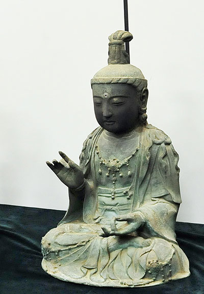 ２６日に大田地裁が所有権を浮石寺に認める判決を出した観世音菩薩坐像。