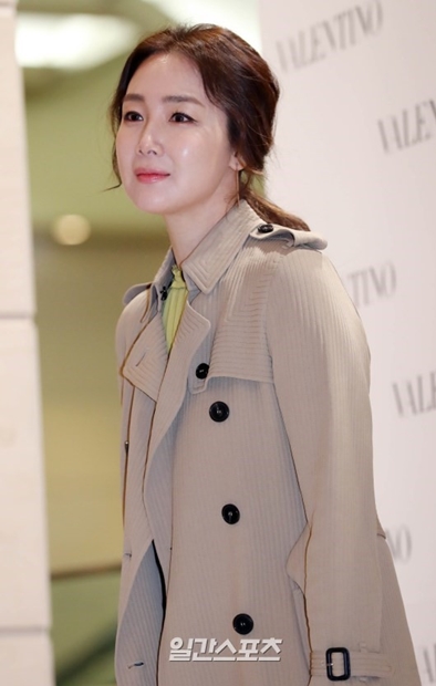 ２８日午後、ソウル新世界デパート江南店で開かれたバレンチノのオープン記念フォトイベントに登場した女優のチェ・ジウ。