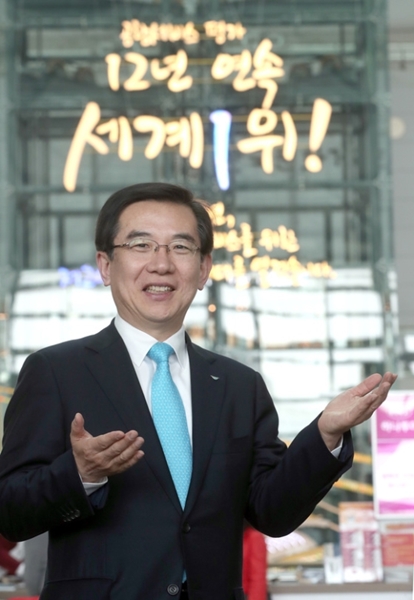鄭日永社長は中国とシンガポールの空港の追撃で容易ではない経営環境だと話す。