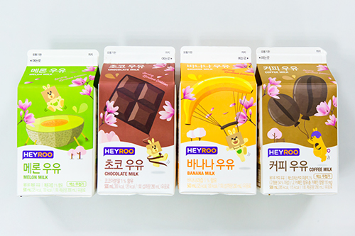 「ＣＵ」の加工牛乳シリーズ（各１，５００ウォン）も、桜パッケージにチェンジ。ソウルで桜が開花する明日４月６日（木）はあいにく雨模様の予報ですが、韓国食品業界は桜商戦が盛んです。