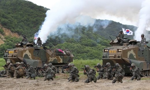 昨年７月６日、慶尚北道浦項市（キョンサンブクド・ポハンシ）の海兵隊訓練場で韓米海兵隊が共同空地戦闘訓練を行った。北朝鮮が侵攻してくれば反撃するという韓米共同の作戦計画に伴う訓練だと関係者は説明した。作戦計画が北朝鮮に流出したとすれば、再検討された後、一部は修正されるものと見られる。（写真＝中央フォト）