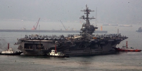 米国海軍の原子力空母「カール・ビンソン」（ＣＶＮ　７０）。（写真＝中央フォト）