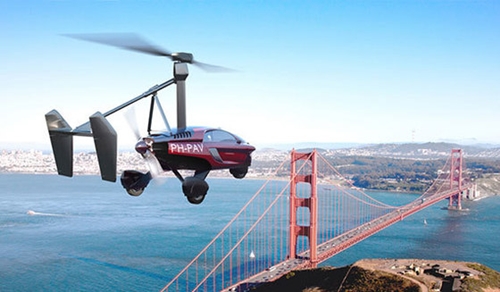 オランダ企業ＰＡＬ－Ｖがヘリコプターと自動車を結合して開発した量産型飛行カー「リバティー」が試験飛行をしている。約３０００万ウォンの予頭金を納入すればリバティーの予約注文が可能だ。リバティーは２０１８年に注文した顧客に引き渡される予定だ。（写真＝中央フォト）
