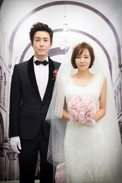 俳優チェ・ウォンヨン（左）と女優シム・イヨン
