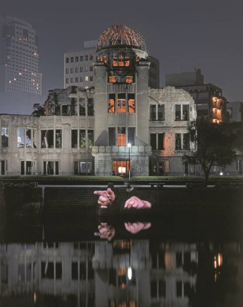 広島平和記念館原爆ドームで開かれた公共プロジェクション『Ｈｉｒｏｓｈｉｍａ　Ｐｒｏｊｅｃｔｉｏｎ』（１９９９年）。（写真提供＝国立現代美術館）