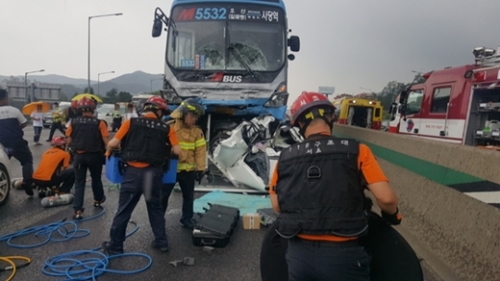 京釜（キョンブ）高速道で発生した車８台が巻き込まれた玉突き事故（写真提供＝読者）