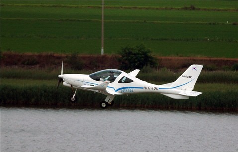 ２０１０年から開発に着手した軽量航空機ＫＬＡ－１００（写真＝国土交通部）