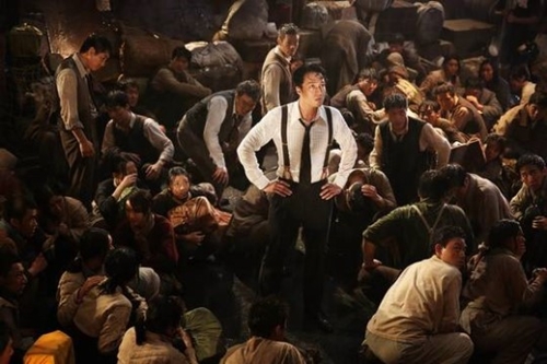 映画『軍艦島』で京城で敵なしのヤクザ役で登場する俳優ソ・ジソブ。（写真提供＝ＣＪエンターテインメント）