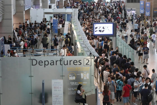 夏休みがピークに、仁川空港から過去最多１０万人が出国。