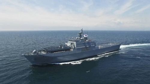 試験航海中の揚陸艦「天子峰」（写真提供＝防衛事業庁）