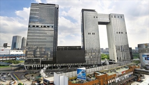 ソウル龍山区ソウルドラゴンシティの建設工事が最終段階に入っている。１０月にオープンするこのビルにはイビス系列の４－５つ星級ホテルが４つ入る。