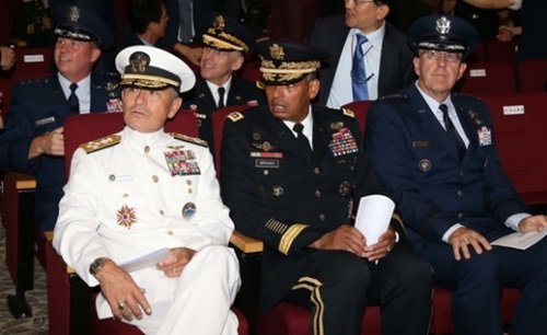 米欧州・アフリカ海軍司令官兼ナポリ統連合軍司令官（大将