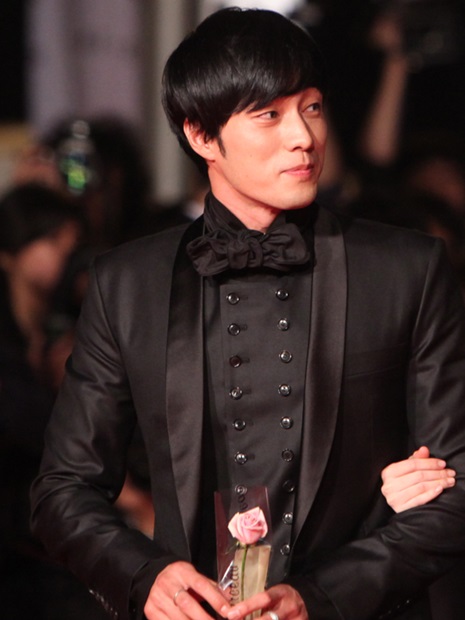 韓国で放送されてから１３年。出演俳優やロケ地は今どうなっているのでしょうか。主人公・ムヒョクを演じたソ・ジソブは「ごめん、愛してる」で一躍トップスターとなり、第一線で活躍中！今年８月に公開された映画「軍艦島」にも出演しています。