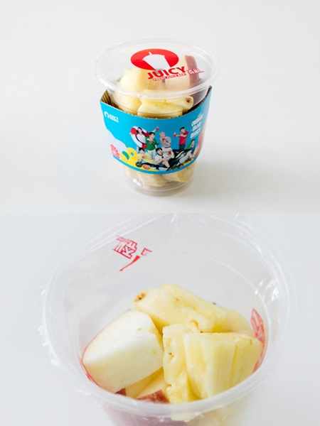 コンビニだけでなく、テイクアウトフルーツジュースショップ「ＪＵＩＣＹ」でもカップフルーツが登場。お弁当の｢トシラッ｣の文字を取った「ジュシラッ」（２，０００ウォン）には、計３種類のフルーツが入っています。