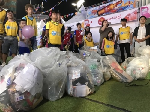 韓国で初めて「スポーツＧＯＭＩ拾い」大会が１６日、ソウル延世路で開催された。１時間の間４０人の選手たちが収集したごみは５１．６キログラムに達した。