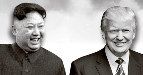金正恩北朝鮮労働党委員長（左）とドナルド・トランプ米大統領