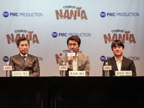 韓国を代表する大物映画俳優リュ・スンリョン（写真中央）は、実は「ＮＡＮＴＡ」の出身！ドラマ・映画・舞台など多方面で俳優として活躍するキム・ウォネ、チャン・ヒョクチンとともに、初代メンバーらが顔を合わせました。（写真提供：ＰＭＣ　ＰＲＯＤＵＣＴＩＯＮ）