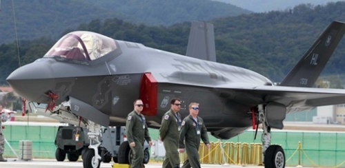 韓国で初めて実物展示された米ステルス機Ｆ－３５Ａ。