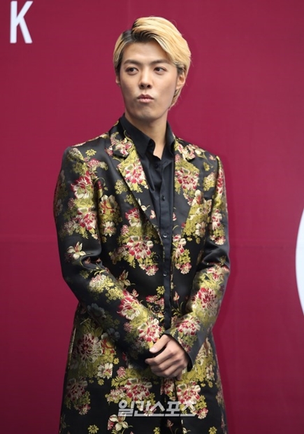 １８日午前、ソウル中区東大門ＤＤＰで開かれた２０１８　Ｓ／Ｓ　ＨＥＲＡソウルファッションウィーク「Ｒｅｓｕｒｒｅｃｔｉｏｎ」ファッションショーに登場した俳優のカンナム 。