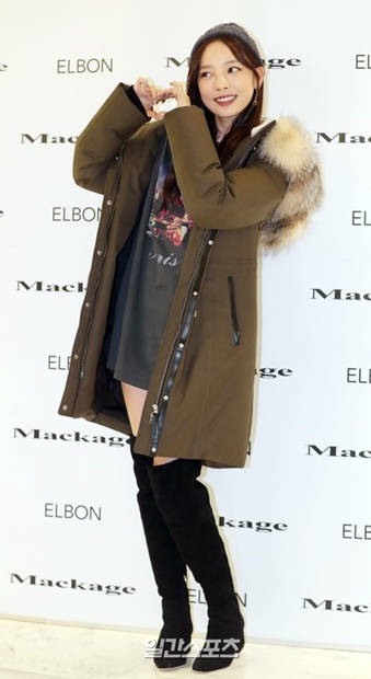 ２６日午後、ソウル蚕室ロッテ百貨店ワールドタワー店で開かれたファッションブランドのフォトイベントに登場した歌手ク・ハラ。