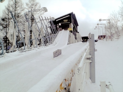 １９９８年長野冬季五輪のソリ競技が行われたスパイラル（ｓｐｉｒａｌ）。最後の国際大会開催から１３年が経過したが、再稼働の動きはない。（中央フォト）