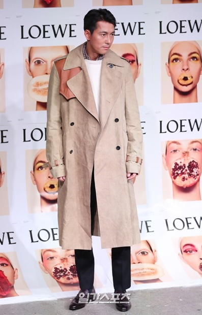 １４日午後、ソウル広津区紫陽洞聖水洞のあるスタジオで行われたブランド「ロエベ（ＬＯＥＷＥ）」のコレクションパーティーに参加した俳優のチョン・ウソン。
