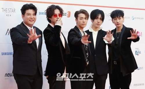 １５日、ソウル松坡区蚕室室内体育館で開かれた「２０１７　Ａｓｉａ　Ａｓｒｔｉｓｔ　Ａｗａｒｄｓ」に登場したボーイズグループのＳＵＰＥＲ　ＪＵＮＩＯＲ。