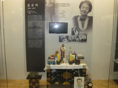 京畿広州「ナヌムの家」内に今月１８日に開館した「遺品展示館と追慕記録館」内の遺品展示館。